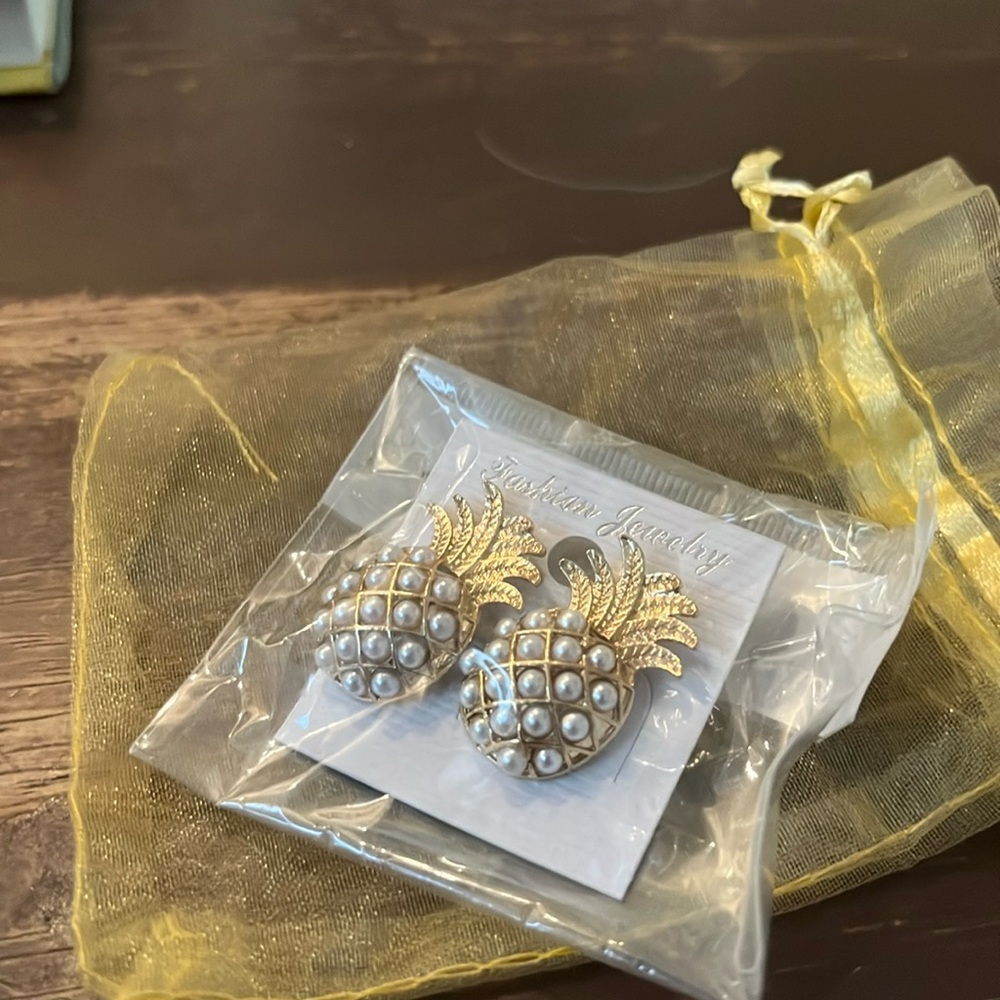 Pineapple Pierced Earrings with mini pearls